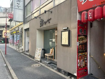 ルナリアへの道順 6／6：少し進むと右手に神田ルナリアの入る「MJ神田ビル」があります。