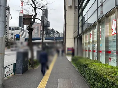アマネへの道順 2／10：道路を左手に直進します。