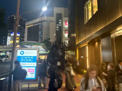 ルナリアへの道順 2／9：駅を背にして右手に進みます。