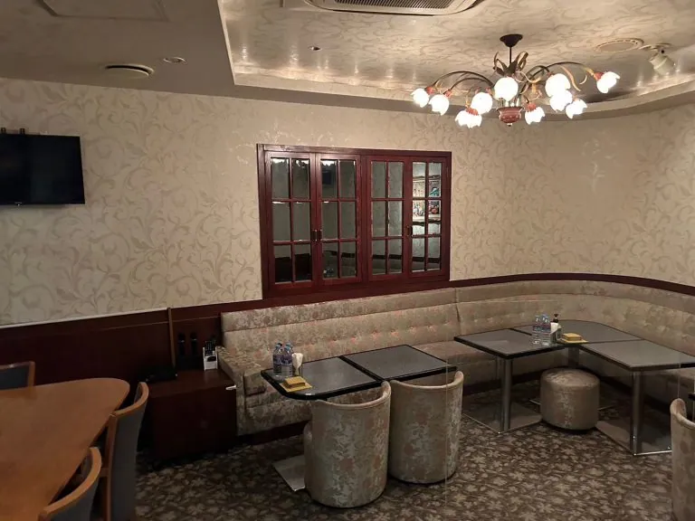 まゆの店内