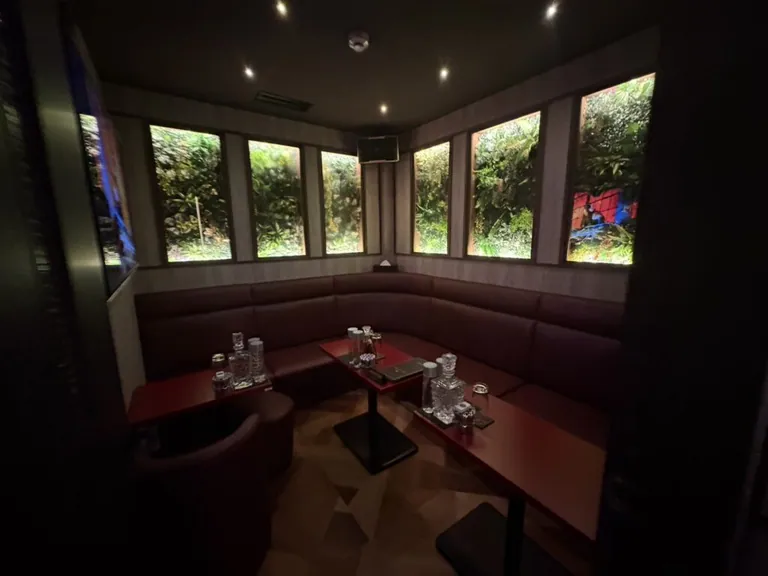 ブセナラウンジの店内