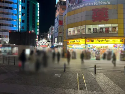 エビス西口店 （CAFE BAR. EBISU西口店）への道順 3／7：横断歩道を渡り、交番の右手を進みます。