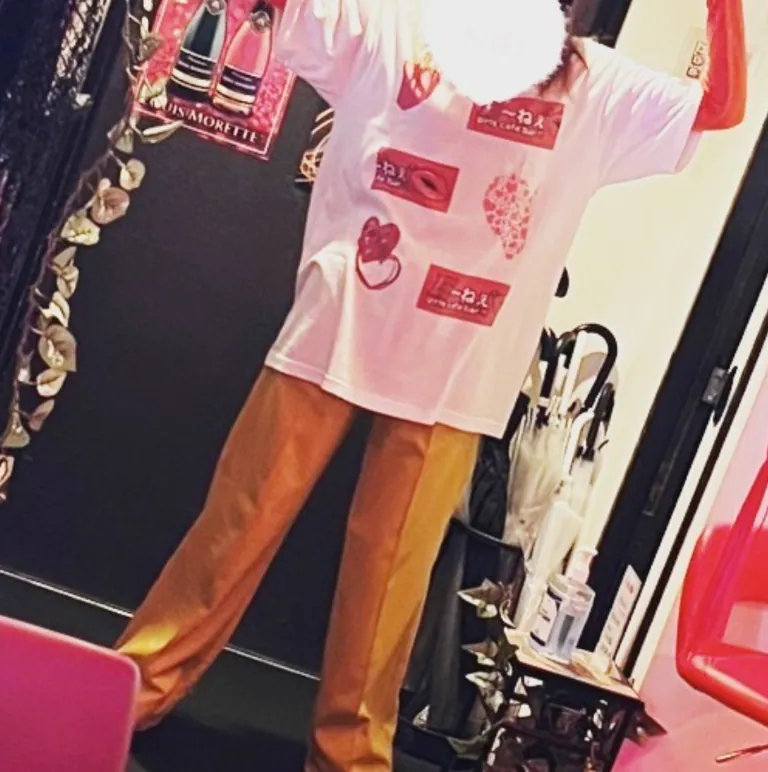 イーネー （girls cafe bar E～ねぇ）の店内
