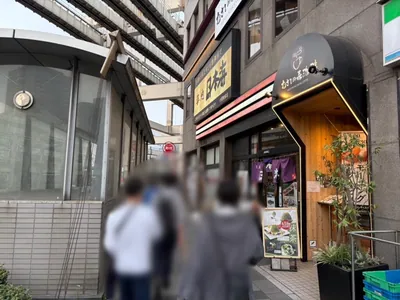 イーストブルーへの道順 5／10：渡ったら左折します。