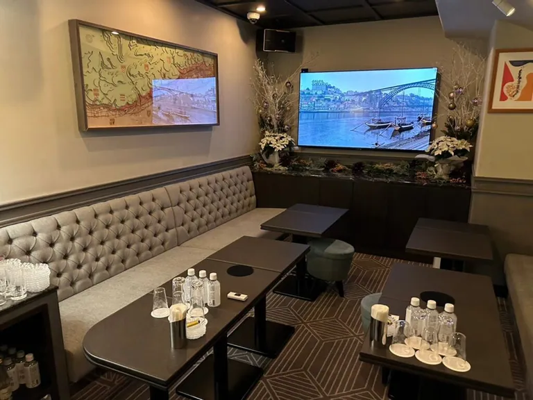 ラリックの店内