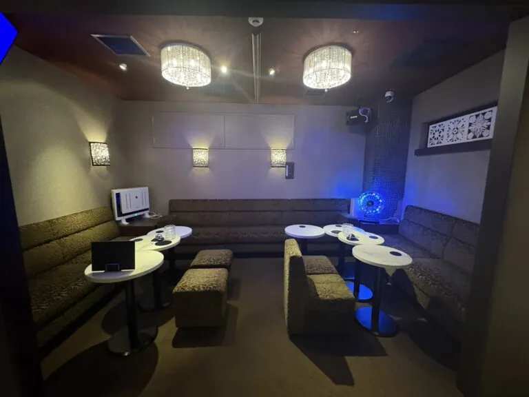 ピンの店内