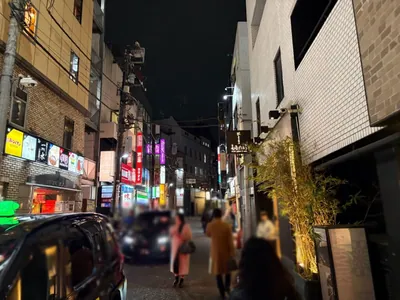 XX （トゥーエックス）への道順 7／10：直進します。