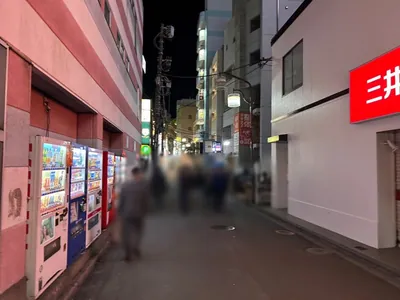 プライマルへの道順 5／6：直進します。