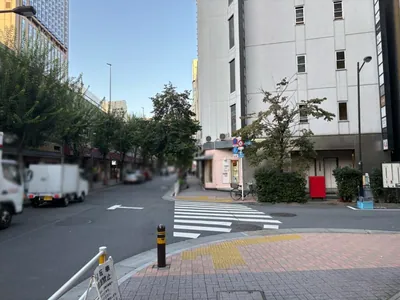 ピロポへの道順 9／11：一つ目の右手の路地を越えます。