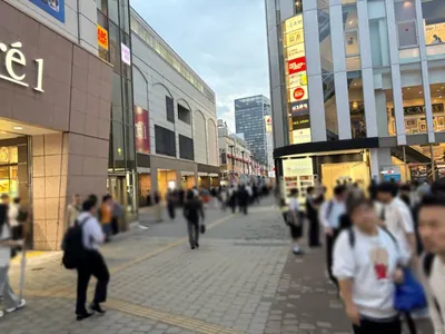 秋葉原　くノ一育成所 （東京忍者BAR 秋葉原 くノ一育成所）への道順 2／8：駅を背にして左手に進みます。