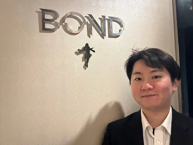 ボンドの店内