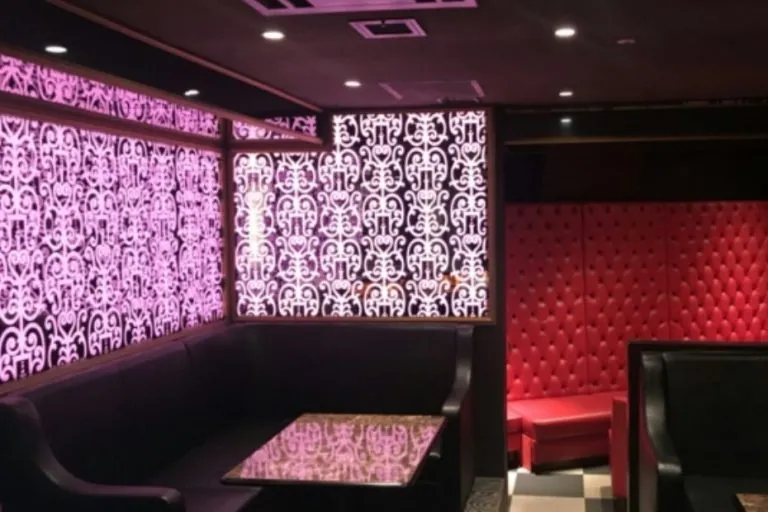 オウカ（桜華）の店内