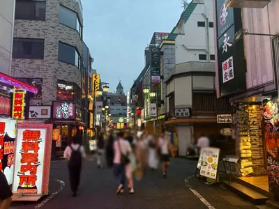 キングダムクイーンへの道順 9／11：三つ目の路地も越えて直進します。
