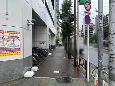 ネオキューブへの道順 8／12：横断歩道を渡ったら右折します。