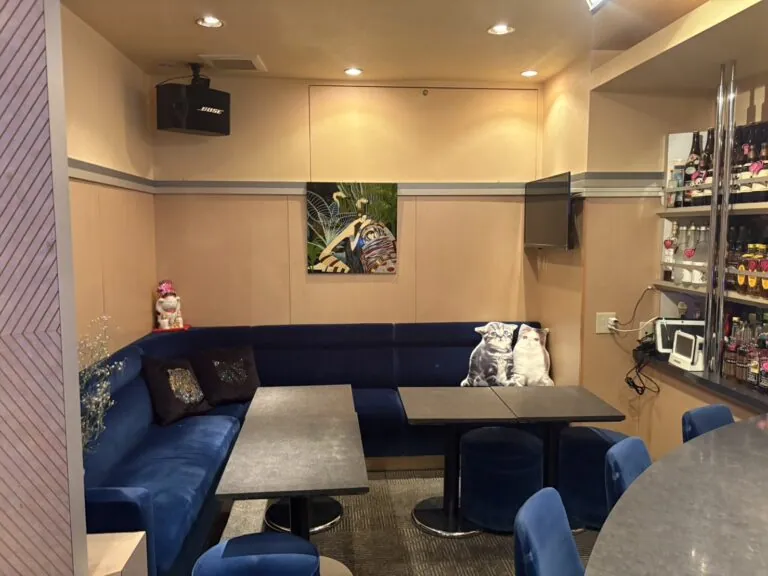 ヒーローの店内