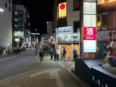 シックスエイトへの道順 6／9：右手二つ目の路地も超えて直進をします。