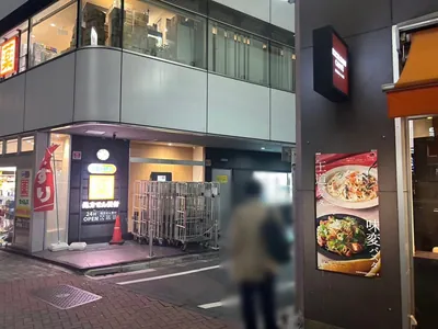 エビス本店 （CAFE BAR. EBISU本店）への道順 3／7：一つ目の路地を右折します。