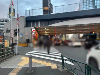 帝 （ミカド）への道順 6／9：三つ目の横断歩道も渡って直進をします。