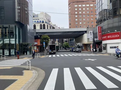 ビオラへの道順 6／10：直進すると左手にairという美容室があるのでそのまま直進します。