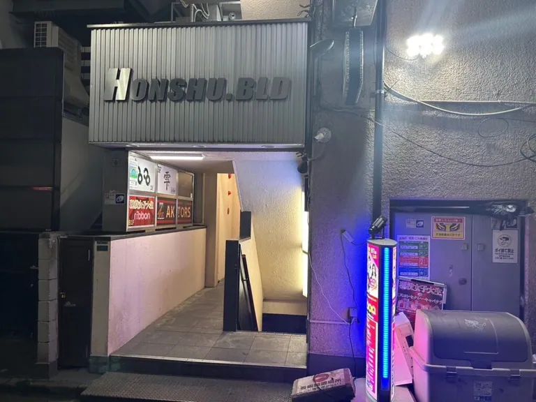 雫 （シズク）の店内