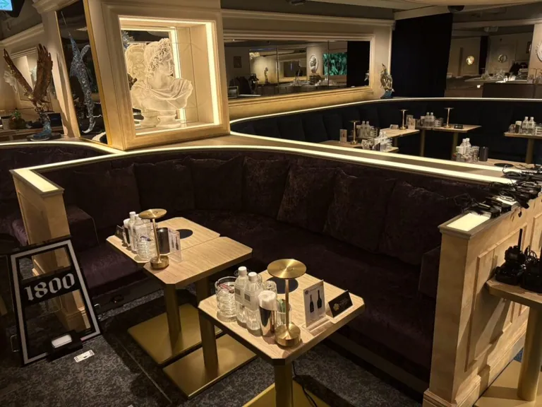 ポセイドンの店内