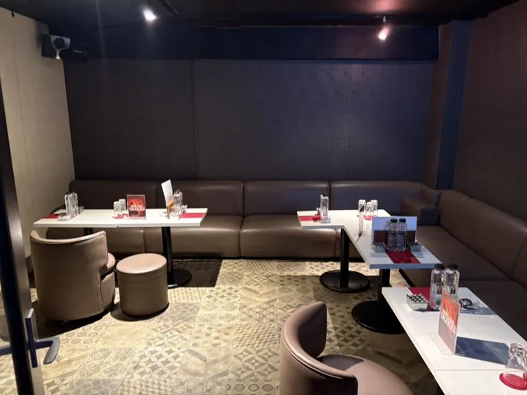 シャンクスの店内