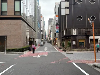 るぽ （ルポ）への道順 7／9：一つ目の十字路を越えて直進します。