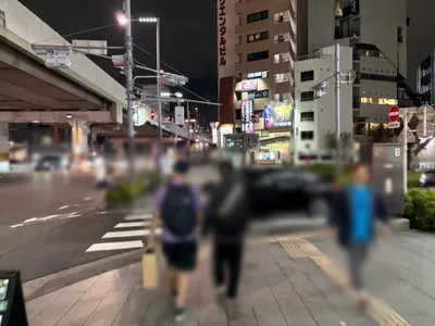 エイト （Ⅷ）への道順 4／15：横断歩道を渡って直進を続けます。