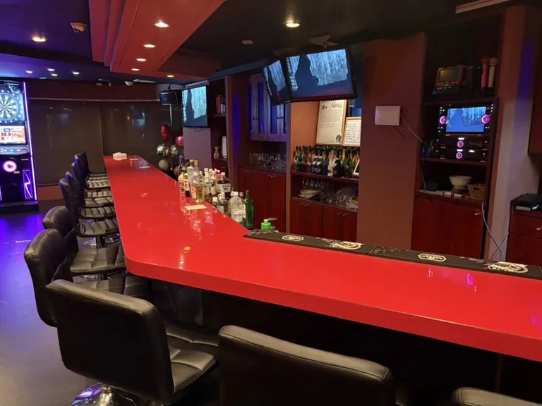 西日暮里 アンビシャスの店内