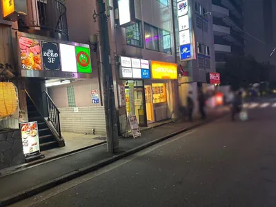 プラナへの道順 9／9：少し進むと左手に池袋プラナの入る「中川ビル」があります。