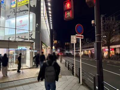 ラグゼへの道順 5／8：五叉路を右から二つ目の道を進みます。