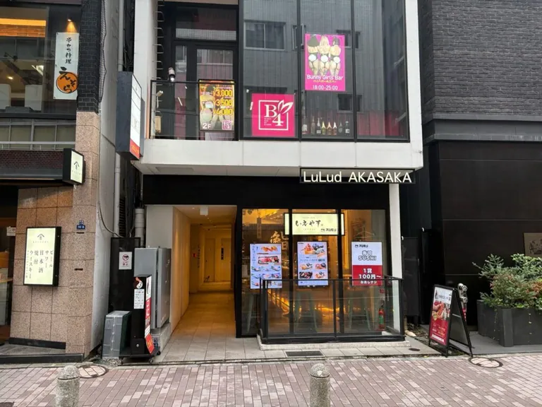 B4 (ビーフォー)の店内