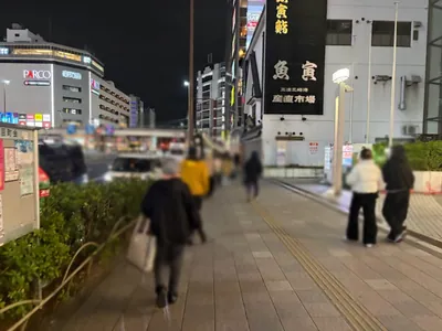 享楽 昼 （キョウラク）への道順 4／9：横断歩道を渡ったら左折します。