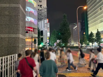 アークへの道順 8／12：「新宿区役所」の交差点に出たら左折します。