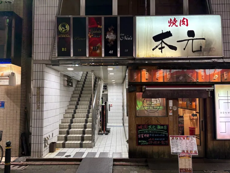 ピアスの店内