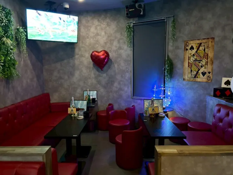 ゼロから始まる彼女の店内