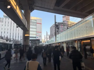 ロジャーへの道順 3／16：ロータリーを左手に進みます。
