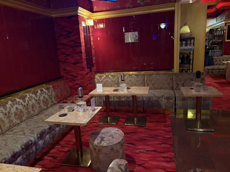 志留久 （シルク）の店内