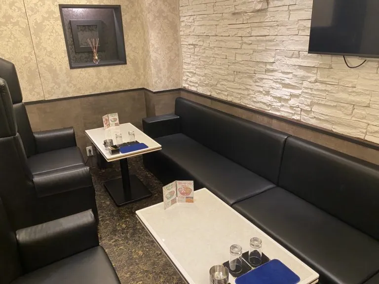 令（レイ）/昼の店内