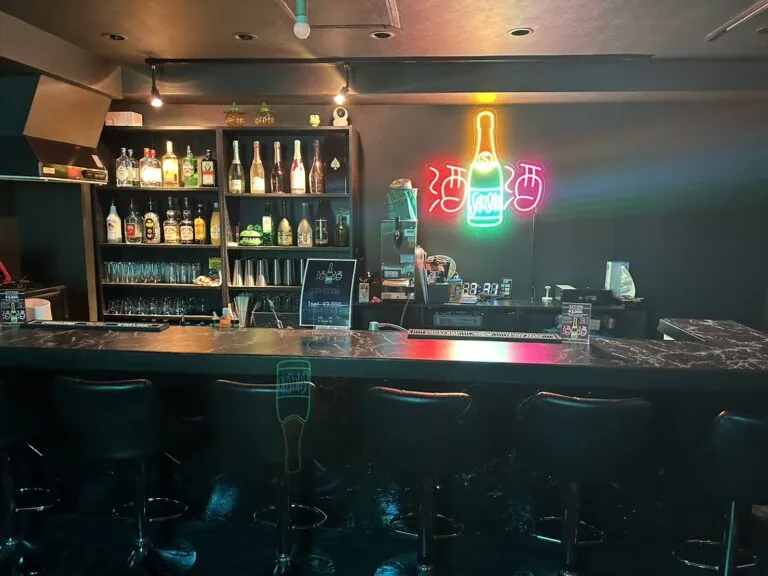 松戸 酒酒 (シュシュ)の店内