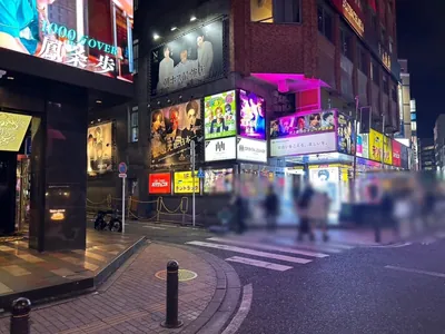 ラメンバーへの道順 10／11：左手の路地に入ります。