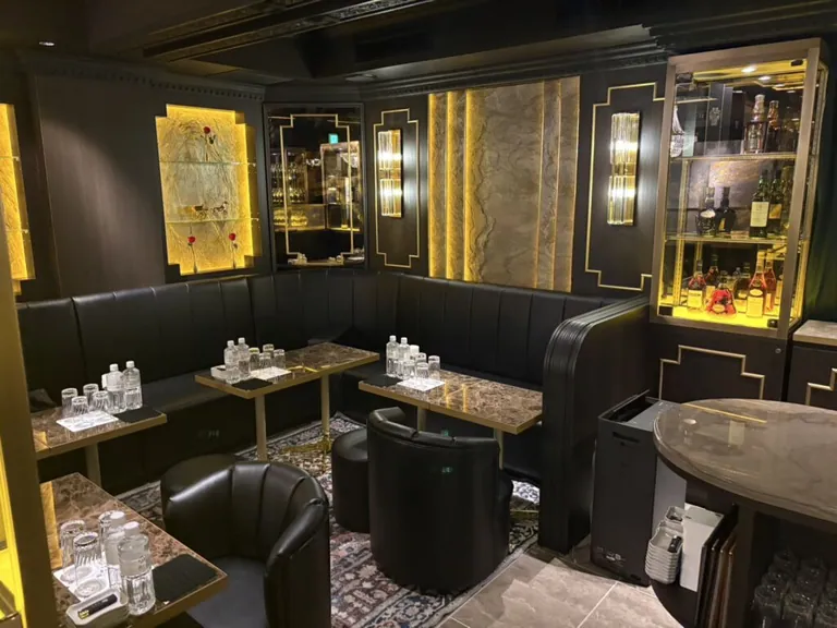 昴 （スバル）の店内