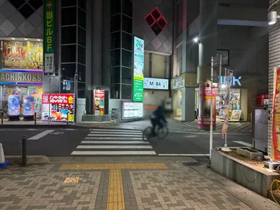テンプテーションへの道順 5／11：突き当りを右折します。