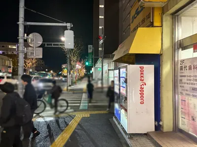 翡翠 （ヒスイ）への道順 5／9：一つ目の十字路を右折します。