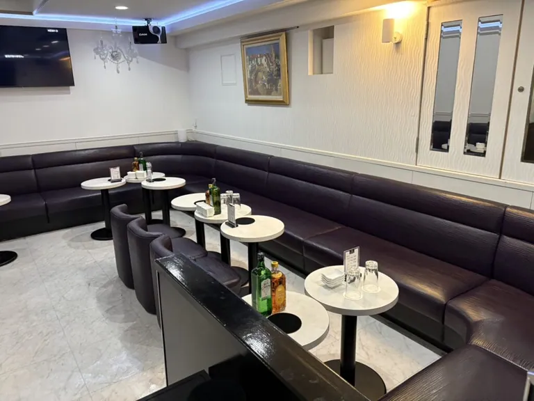 トウェンティワンの店内