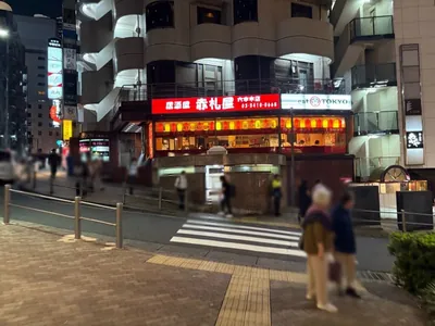 エリゼへの道順 5／8：一つ目のY字路の左手の横断歩道を渡り左折します。
