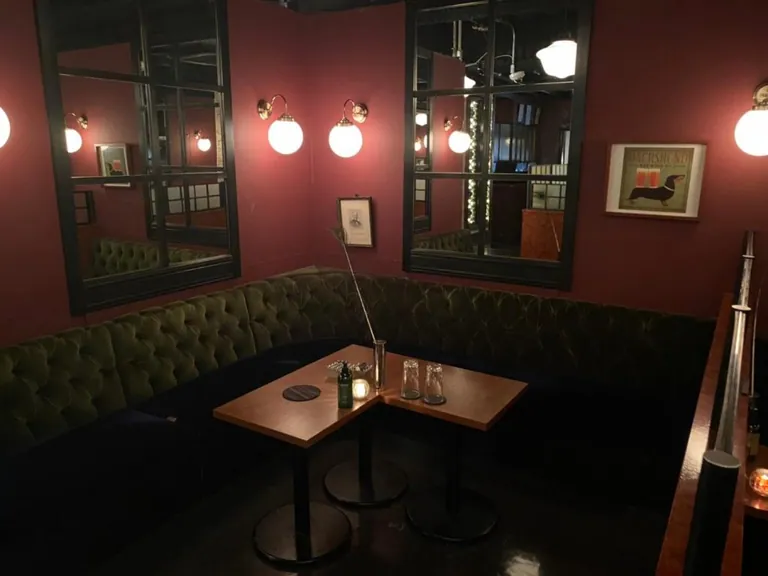柏 ベロアの店内