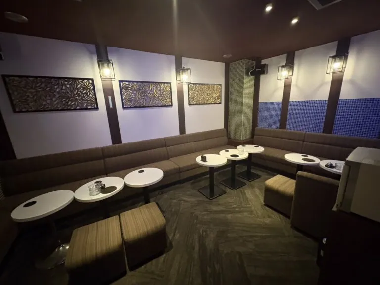 ピンの店内