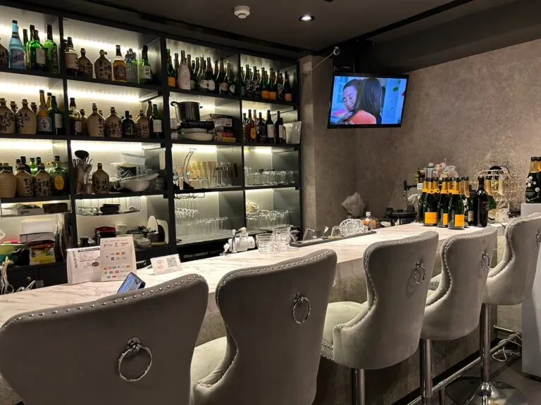 N （LOUNGE BAR エヌ）の店内