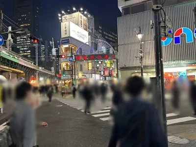 新橋ナース物語 （シンバシナースモノガタリ）への道順 2／4：駅を背にして左にすすみます。